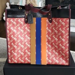 Field Tote 40 With Horse And Carriage Print And Va